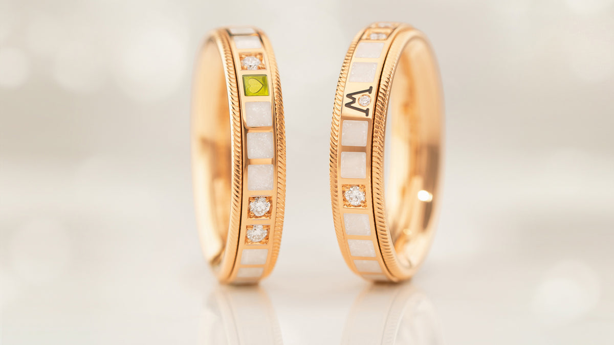 Wellendorff Ring MEIN GLÜCK. perlmutt fein in einer Mood-Aufnahme bei Juwelier Krebber in Mönchengladbach-Rheydt