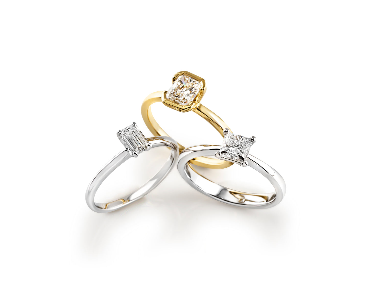 Krebber Essentials - Solitärring mit ovalem Diamanten 0,21 ct aus Weißgold