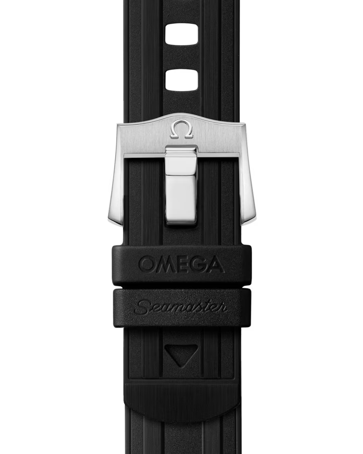 Omega Seamaster Diver 300m 42 mm Herrenuhr Detailansicht mit schwarzem Kautschukband Referenz 210.32.42.20.04.001 bei Juwelier Krebber in Mönchengladbach-Rheydt