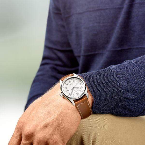 Herrenuhr mit braunen Lederband