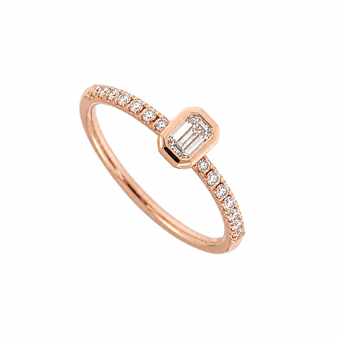 Krebber Essentials Verlobungsring Solitärring mit Diamant im Emerald Cut und Brillantbesatz aus Gold bei Juwelier Krebber in Mönchengladbach-Rheydt