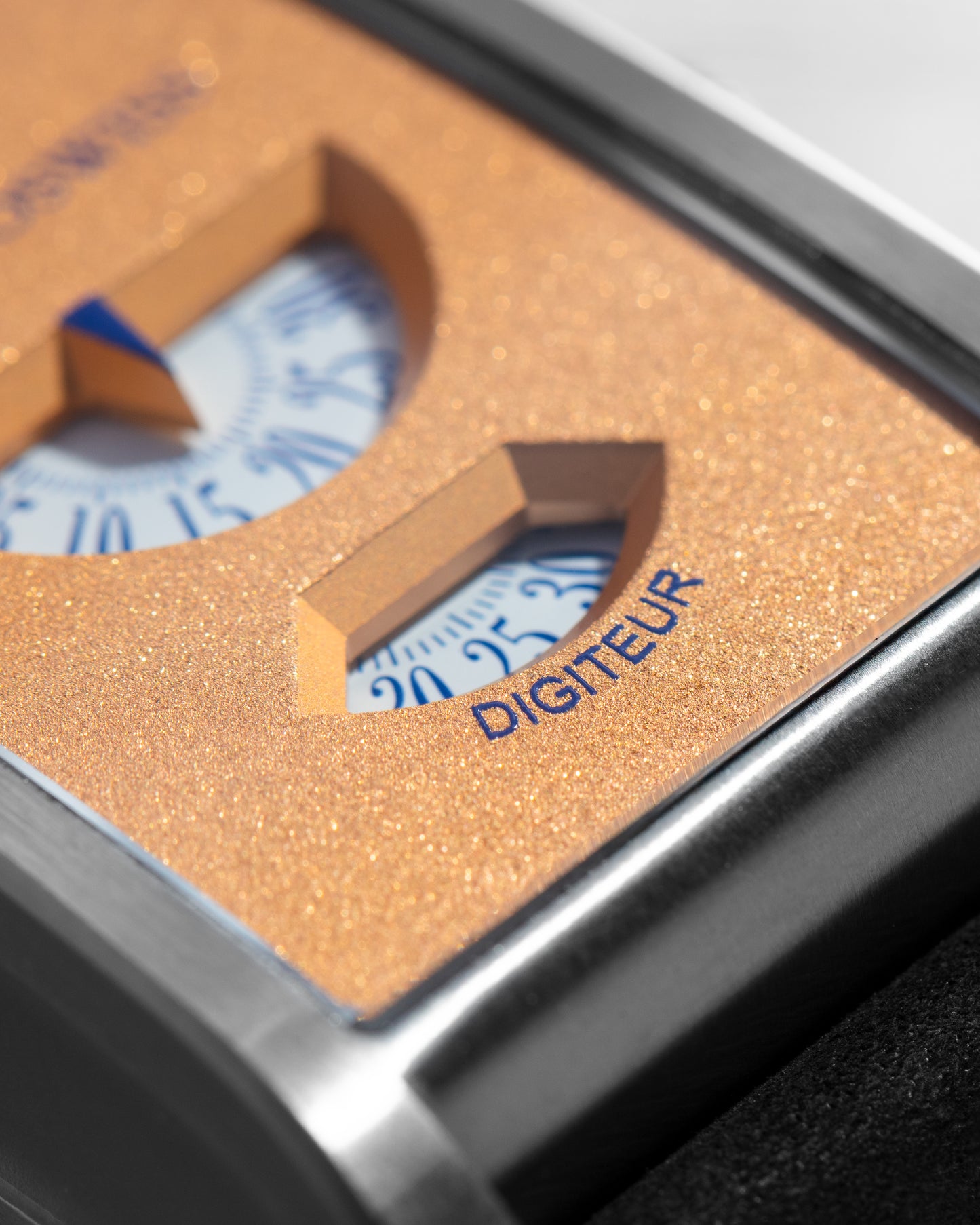 Chronoswiss Uhr Neo Digiteur Sand bei Krebber Rheydt CH-1373