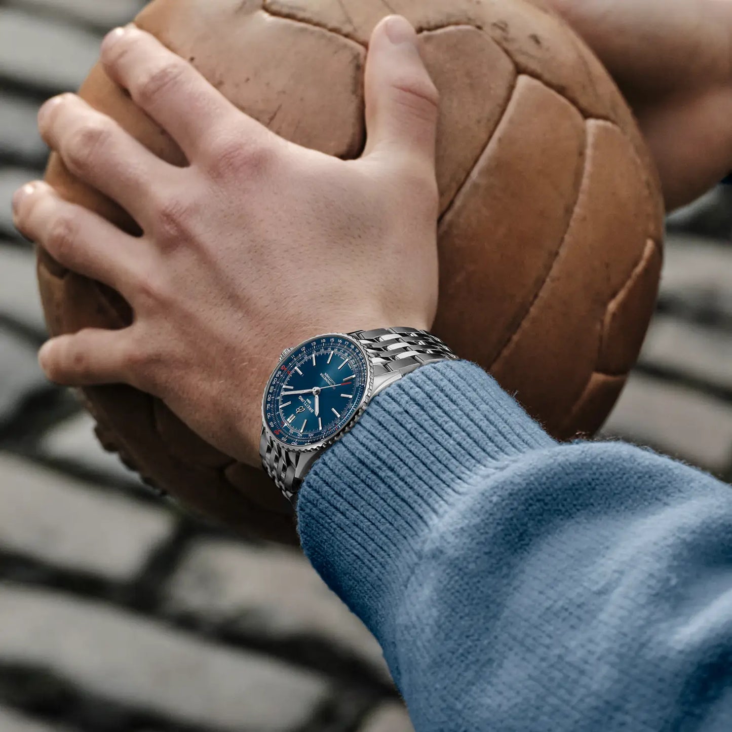 Breitling Navitimer Automatic 41 mm A17329161C1A1 – Trageansicht am Handgelenk bei Juwelier Krebber in Mönchengladbach-Rheydt