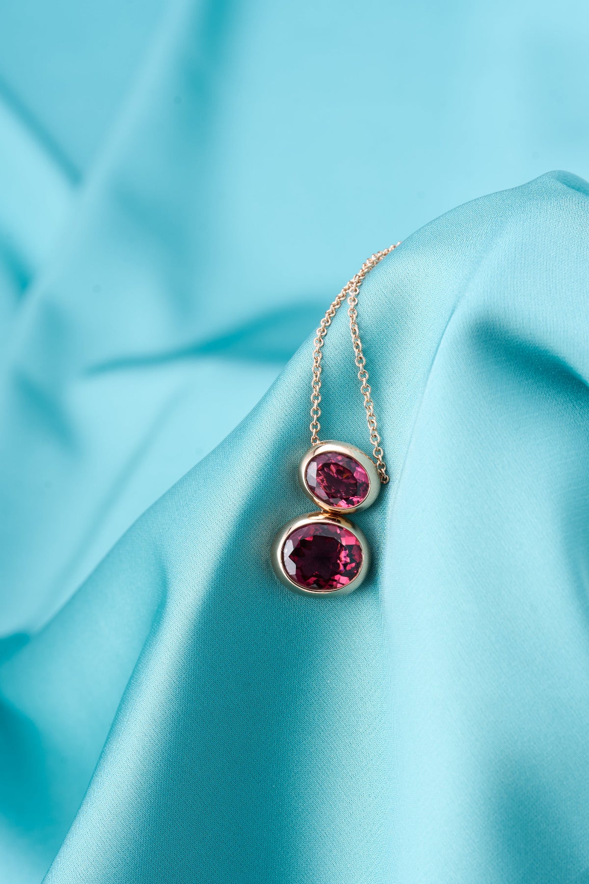 Krebber Colors Collier mit Rhodolith aus 18 Karat Gold bei Juwelier Krebber in Mönchengladbach-Rheydt 