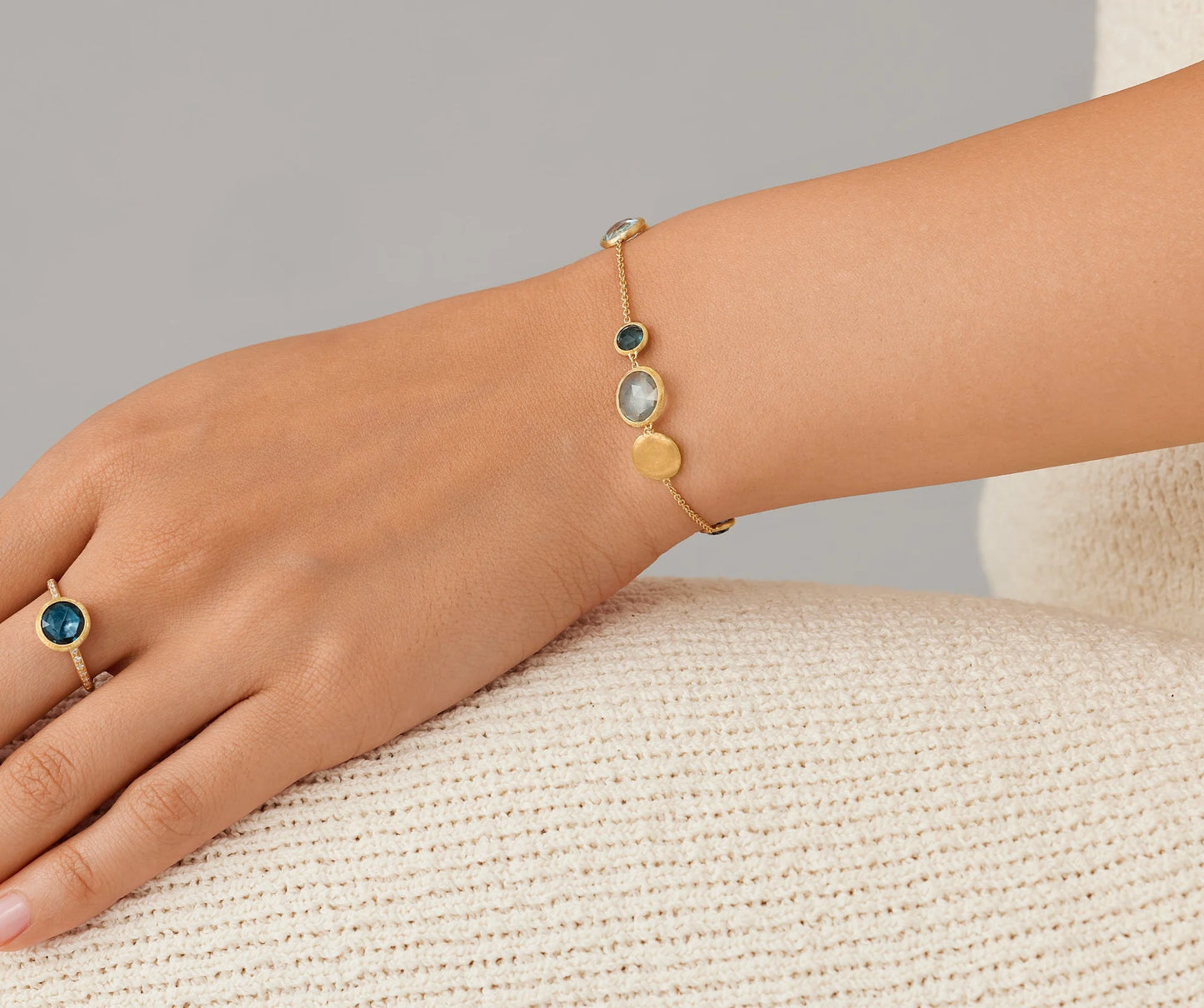 Marco Bicego Jaipur Armband aus Gelbgold mit Blau Topas CB1485-MIX725 bei Juwelier Krebber in Rheydt