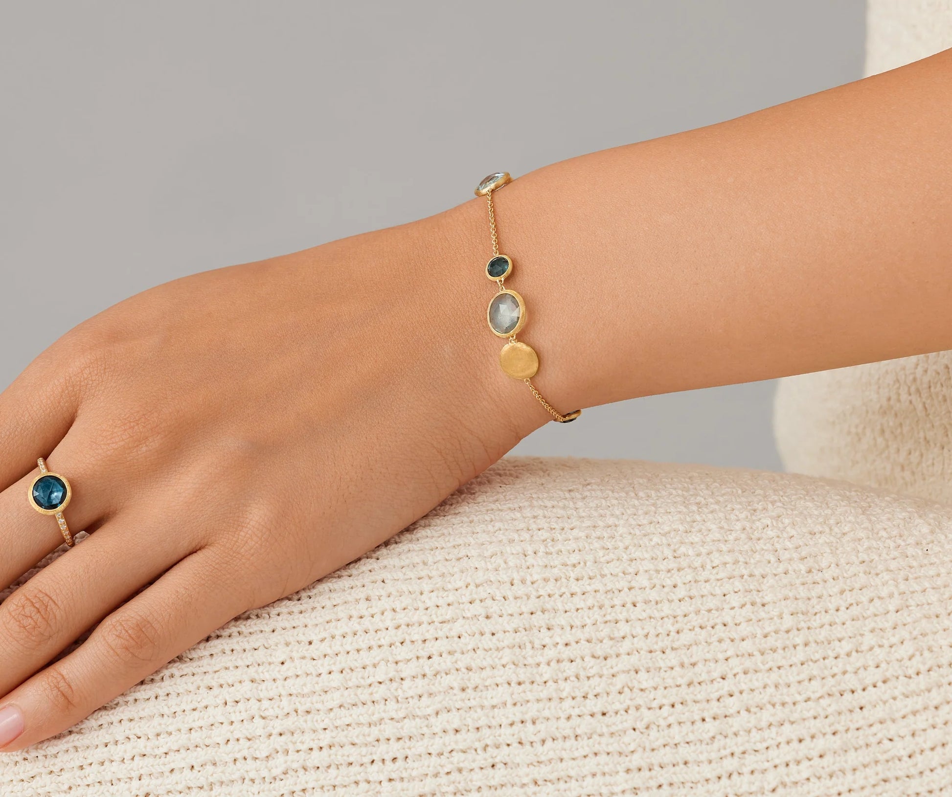 Marco Bicego Jaipur Armband aus Gelbgold mit Blau Topas CB1485-MIX725 bei Juwelier Krebber in Rheydt