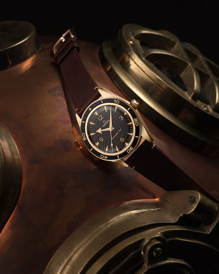Omega - Seamaster 300 41 mm Herrenuhr Armbanddetail Referenz 234.92.41.21.10.001 bei Juwelier Krebber in Mönchengladbach-Rheydt